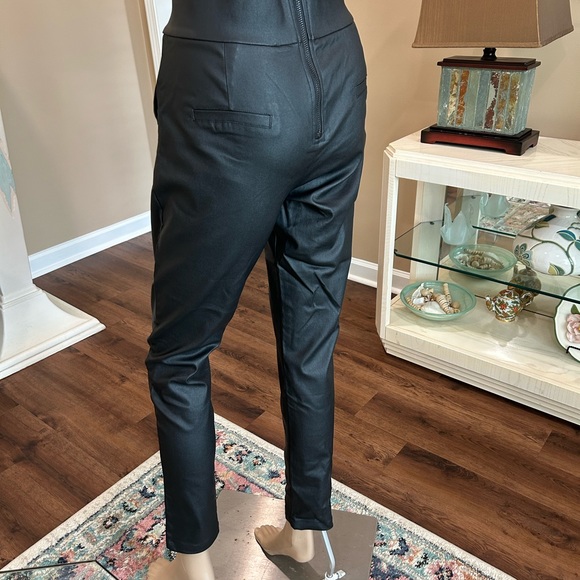 FUN & SEXY SLACKS IN EXCELLENT CONDITION - Picture 6 of 9